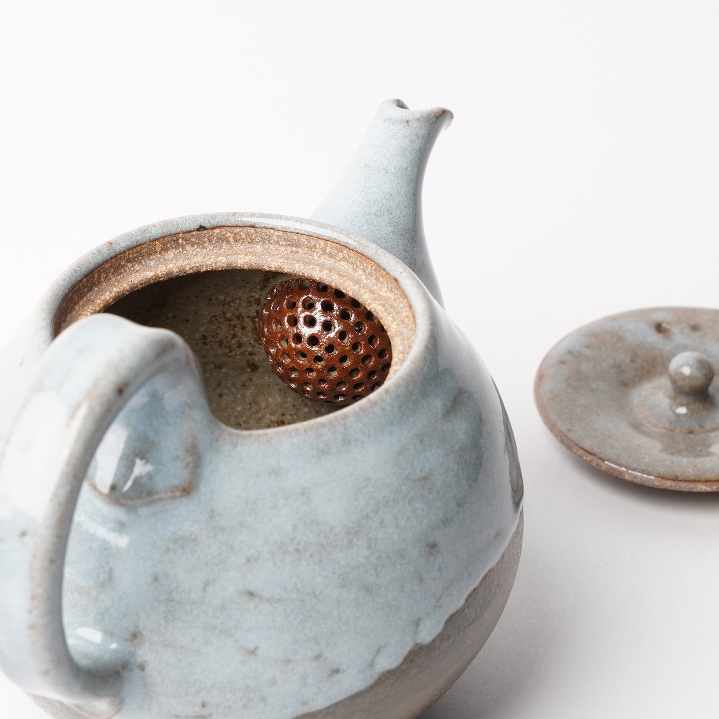 Toshinobu Araya Ryukakugama Tea Pot