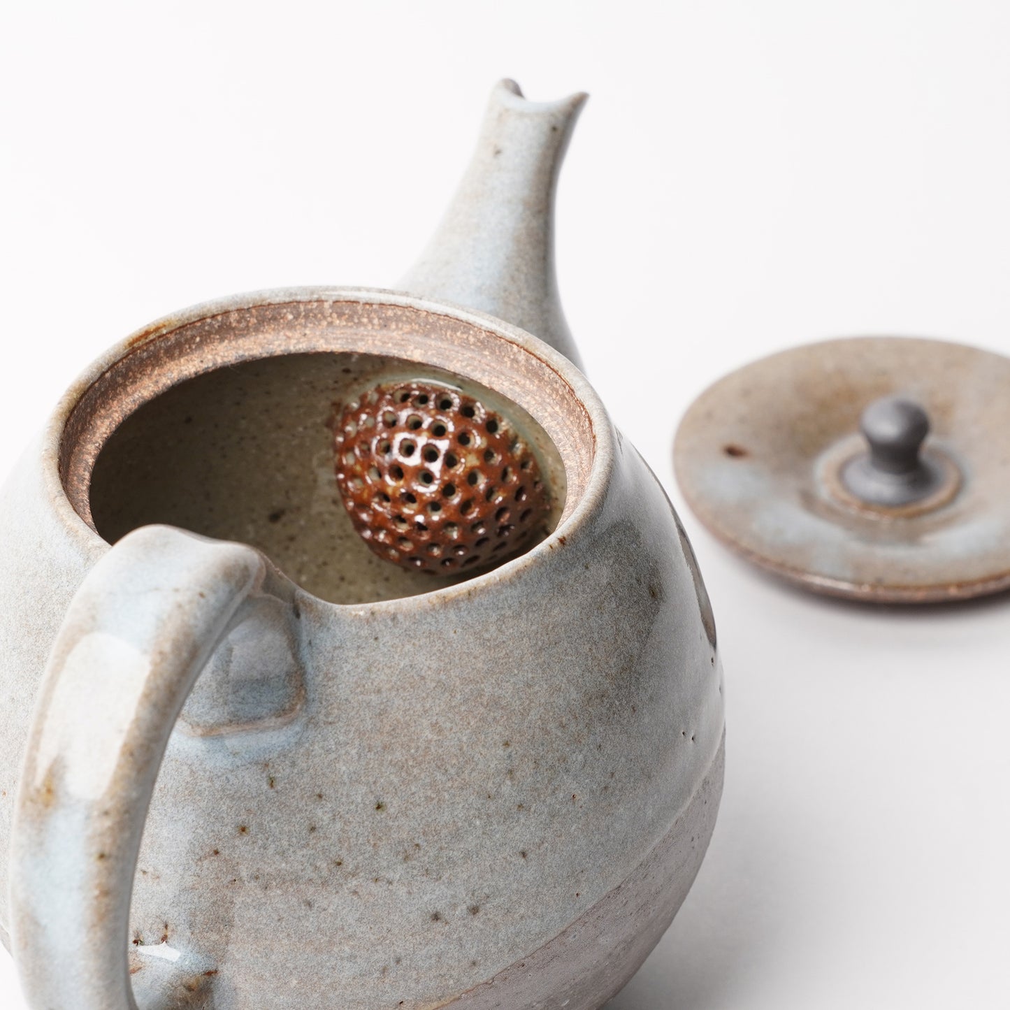 Toshinobu Araya Ryukakugama Tea Pot