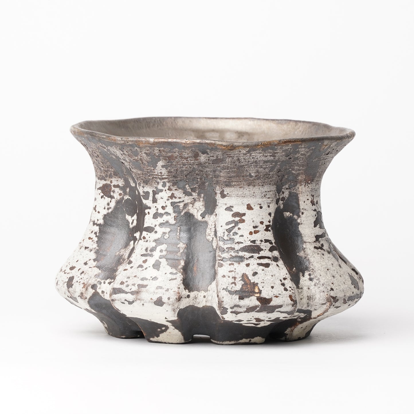 Nobuko Konno planter Black