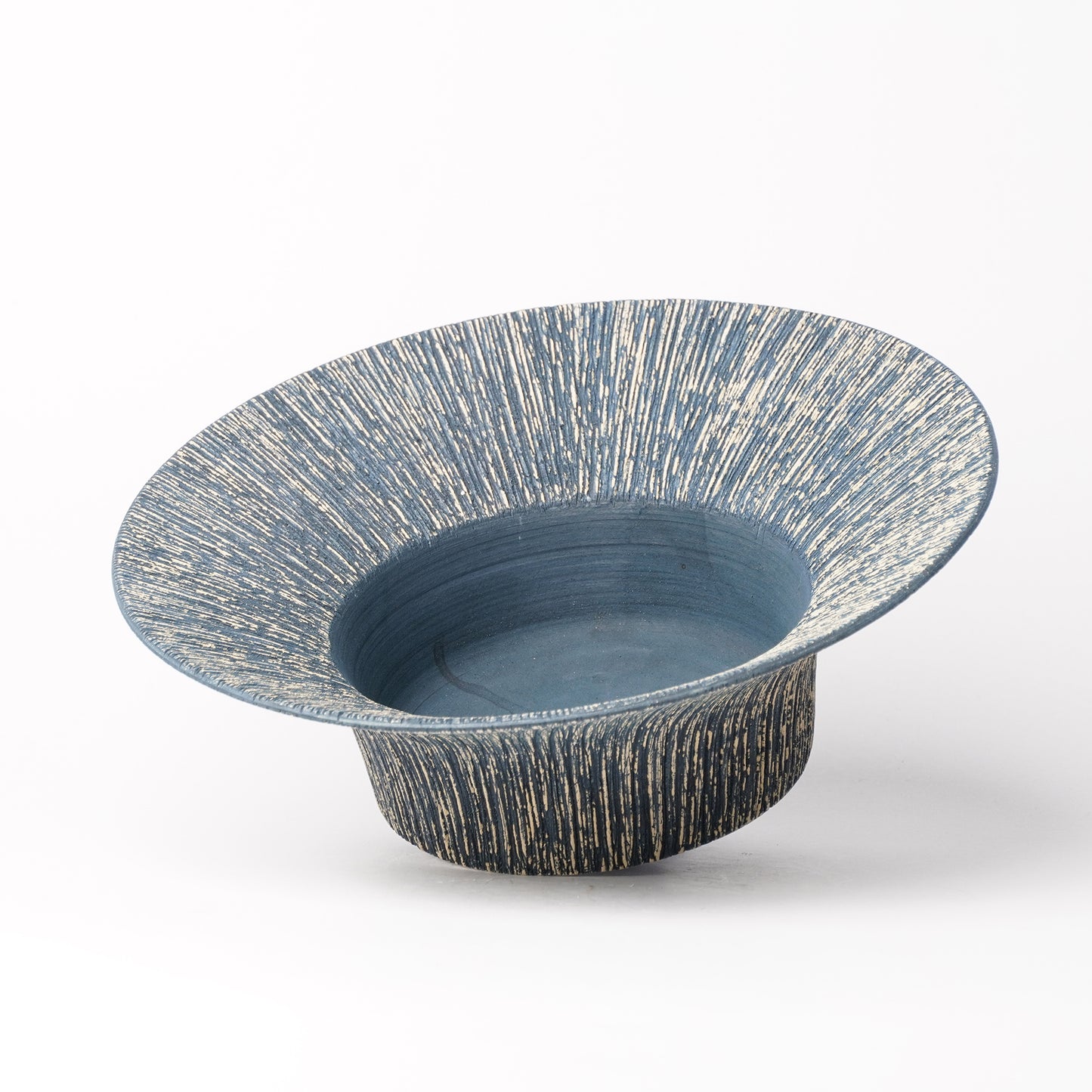 Nobuko Konno planter Blue