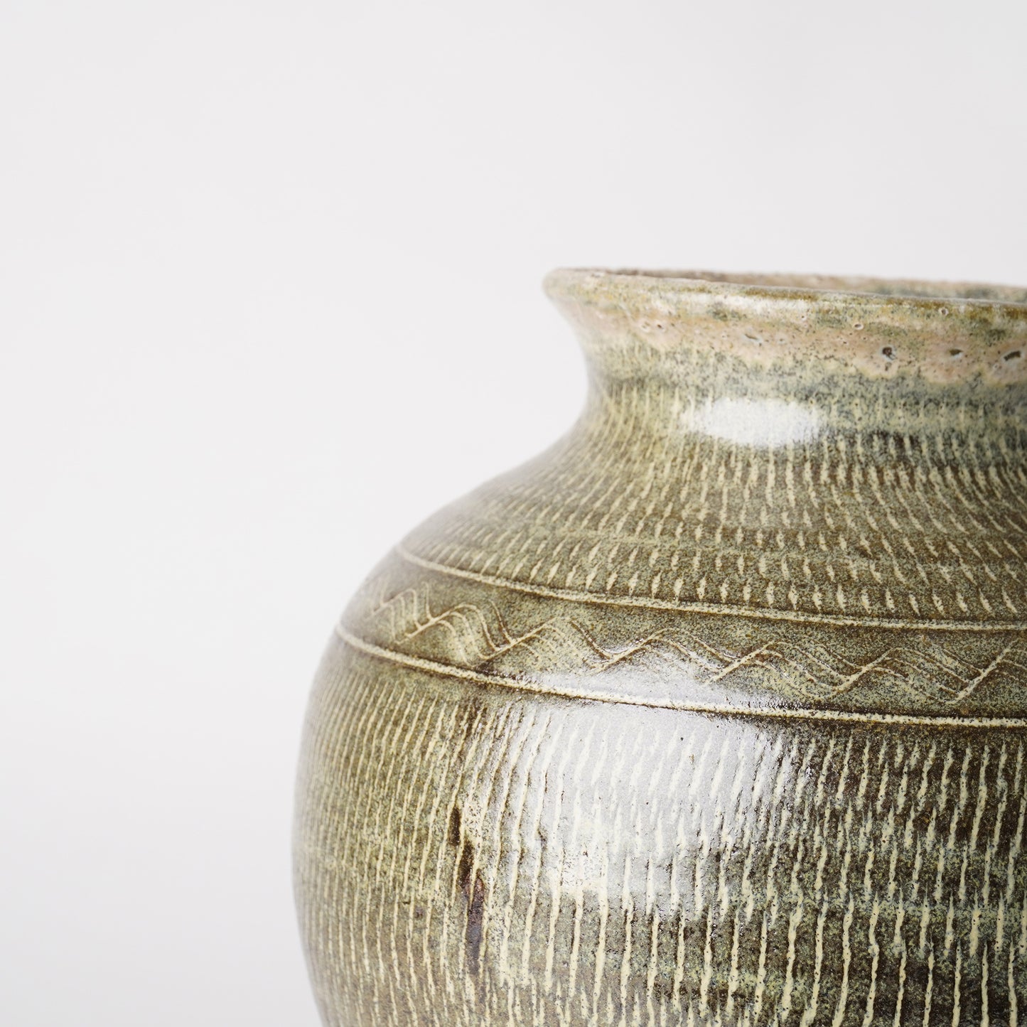 Onta-yaki Tobikanna Flower Vase