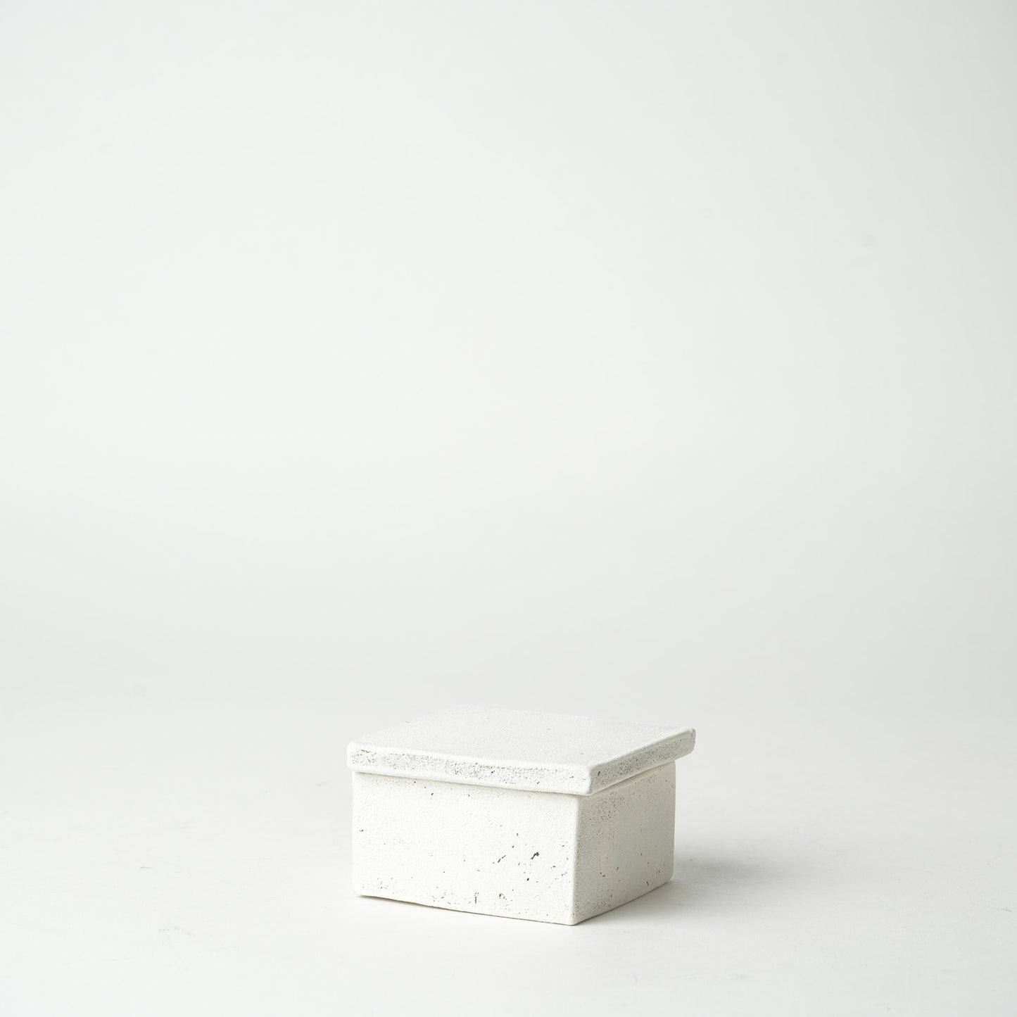 Mutsumi Ohashi Yakishime Futamono White