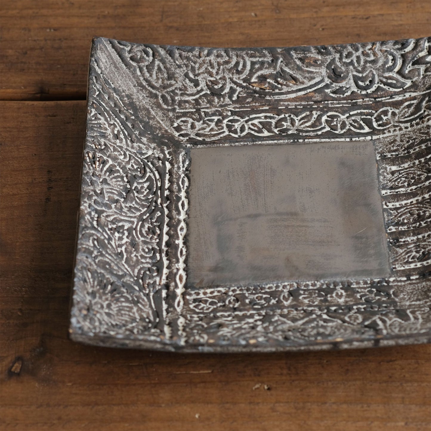 Nobuko Konno Square Plate