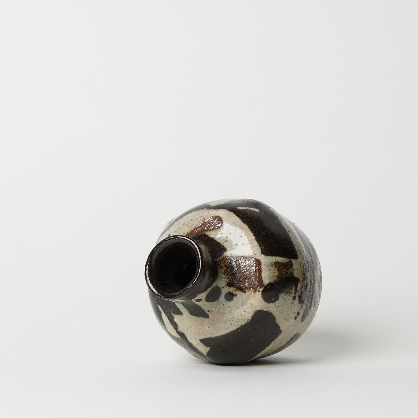 Junri Hamada Kuro Oribe Tokkuri Sake Saucer
