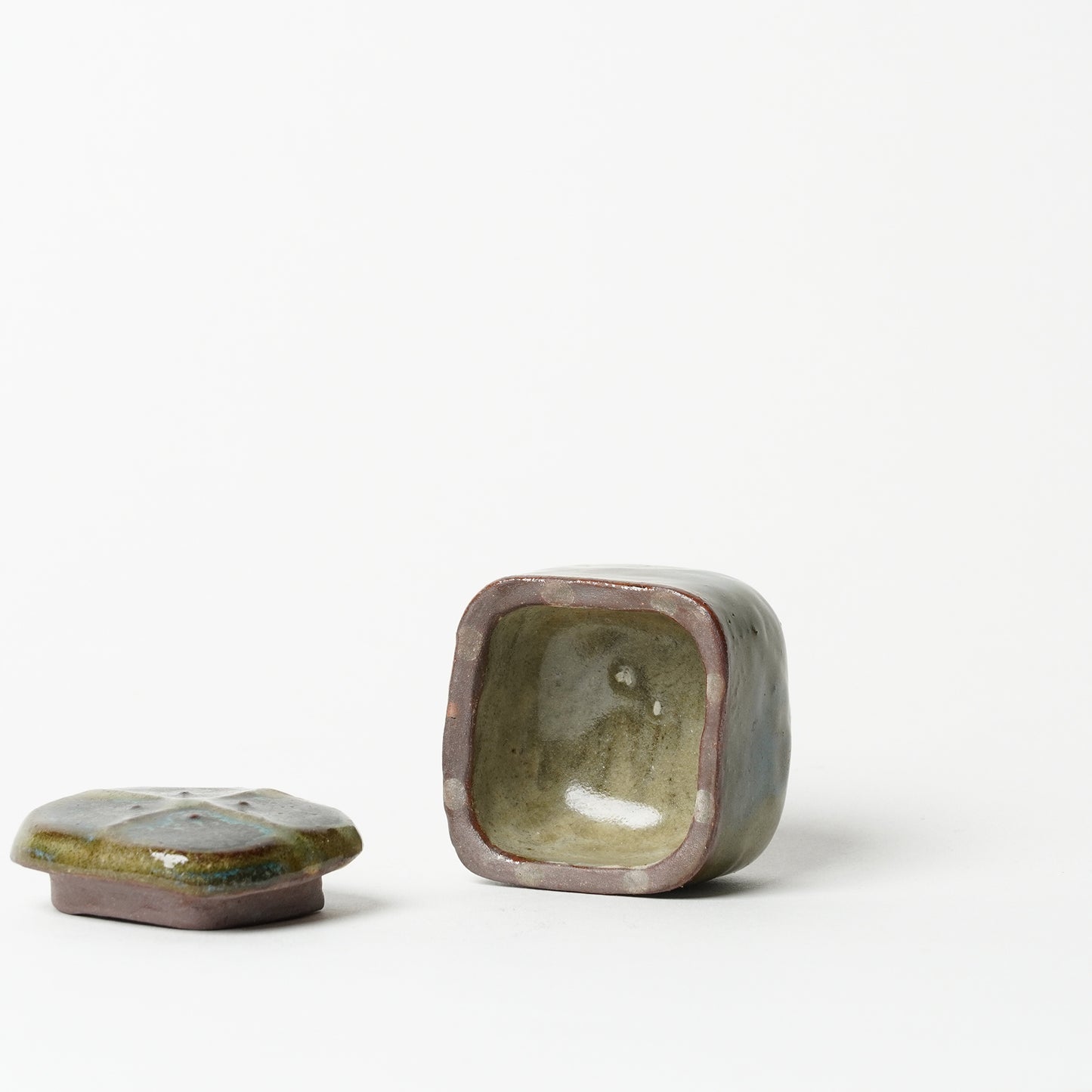 Yukutayagama Futamono Container Yachimun Okinawa Pottery