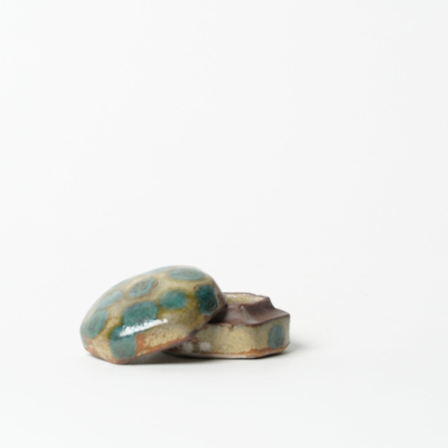 Yukutayagama Futamono Container Yachimun Okinawa Pottery