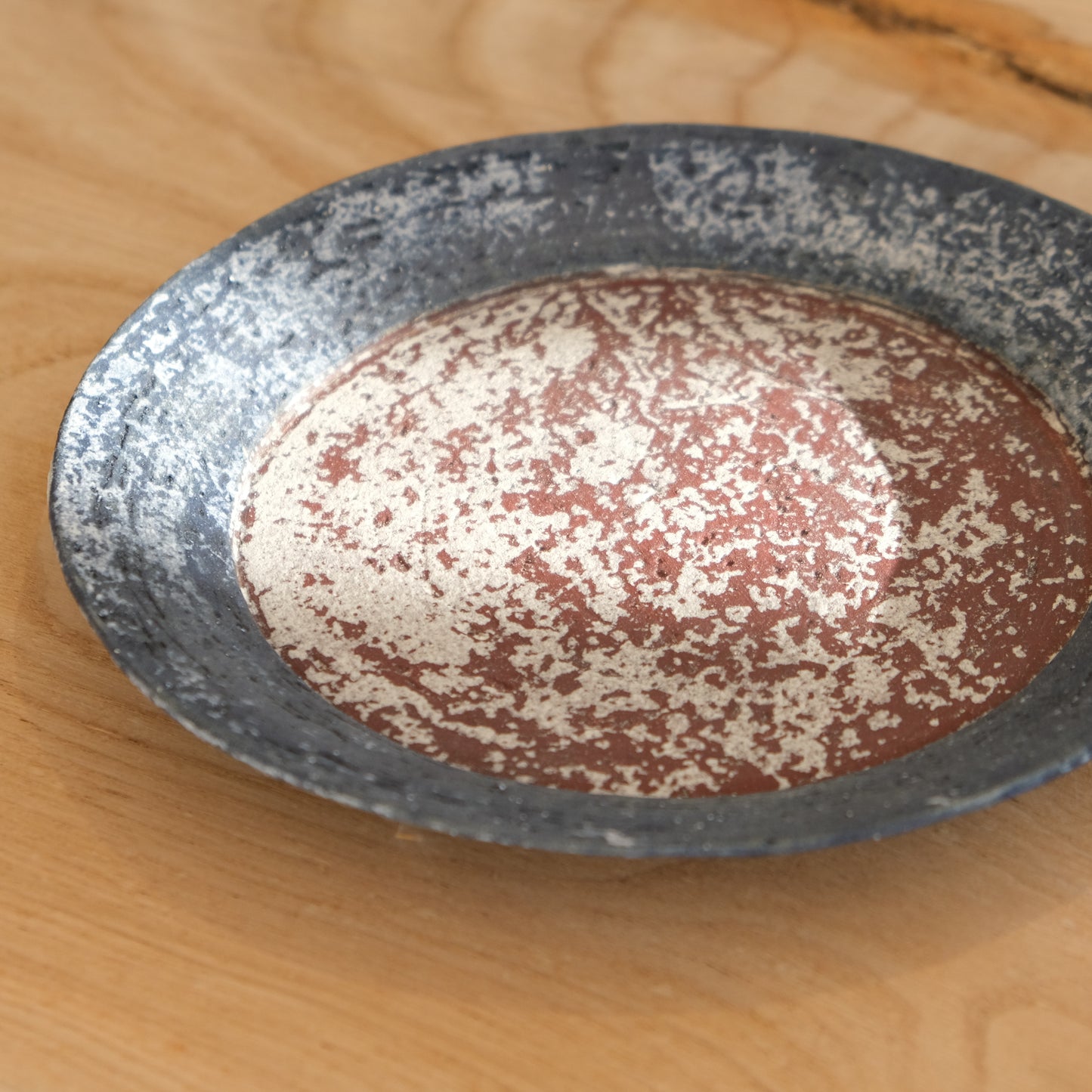 Nobuko Konno Round Plate Blue Red