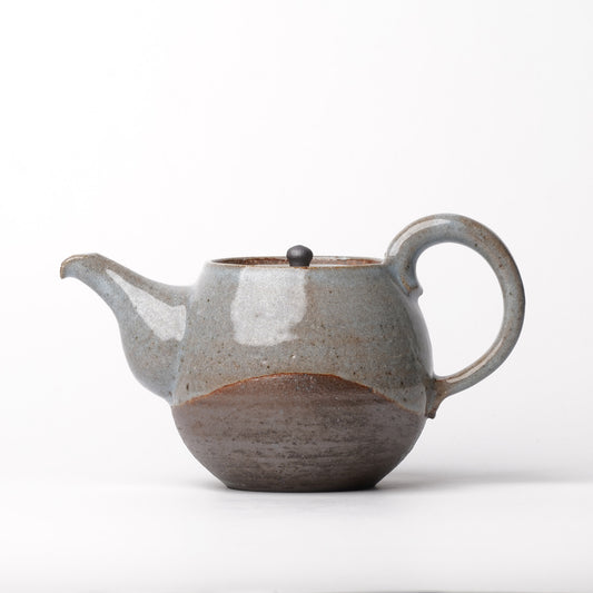 Toshinobu Araya Ryukakugama Tea Pot
