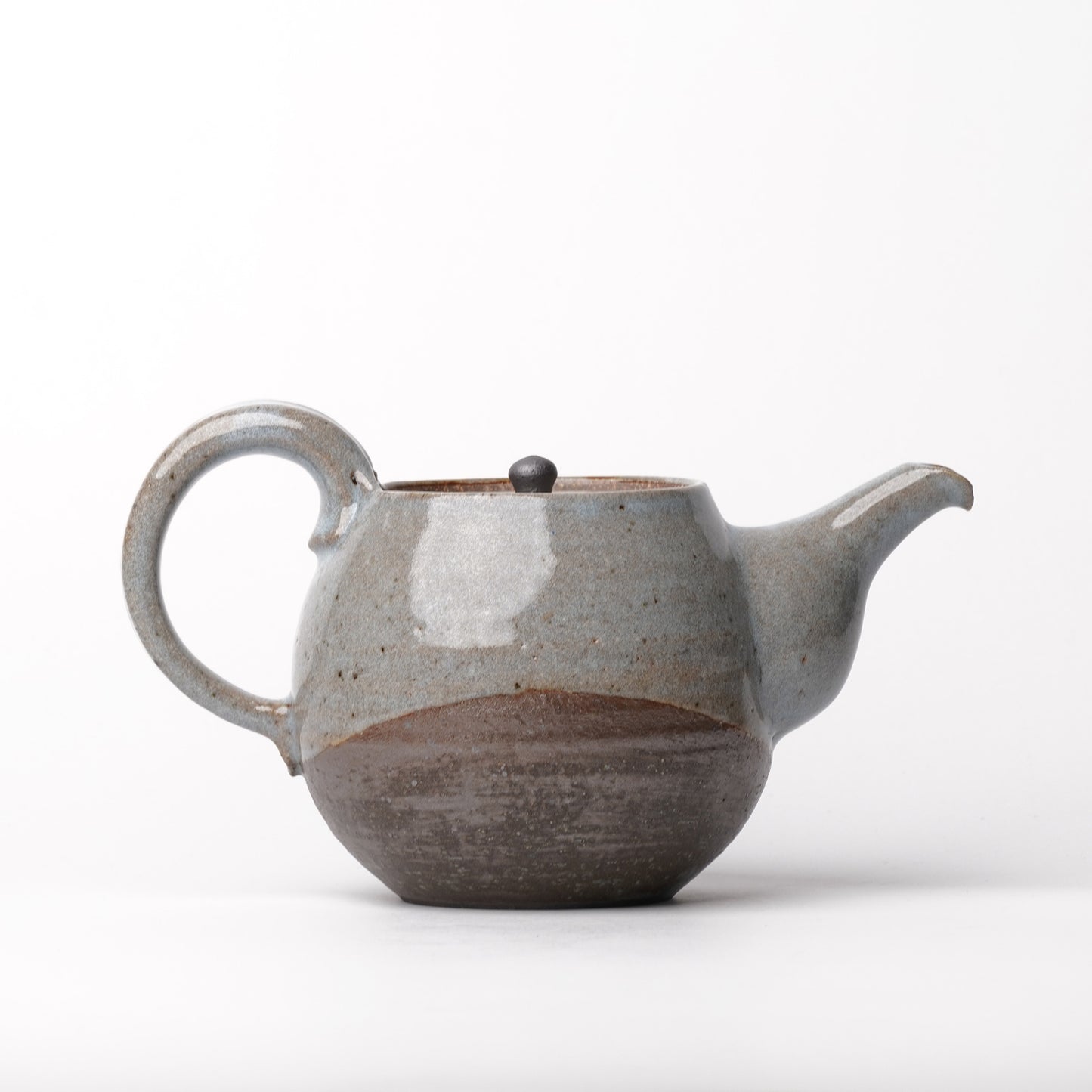 Toshinobu Araya Ryukakugama Tea Pot