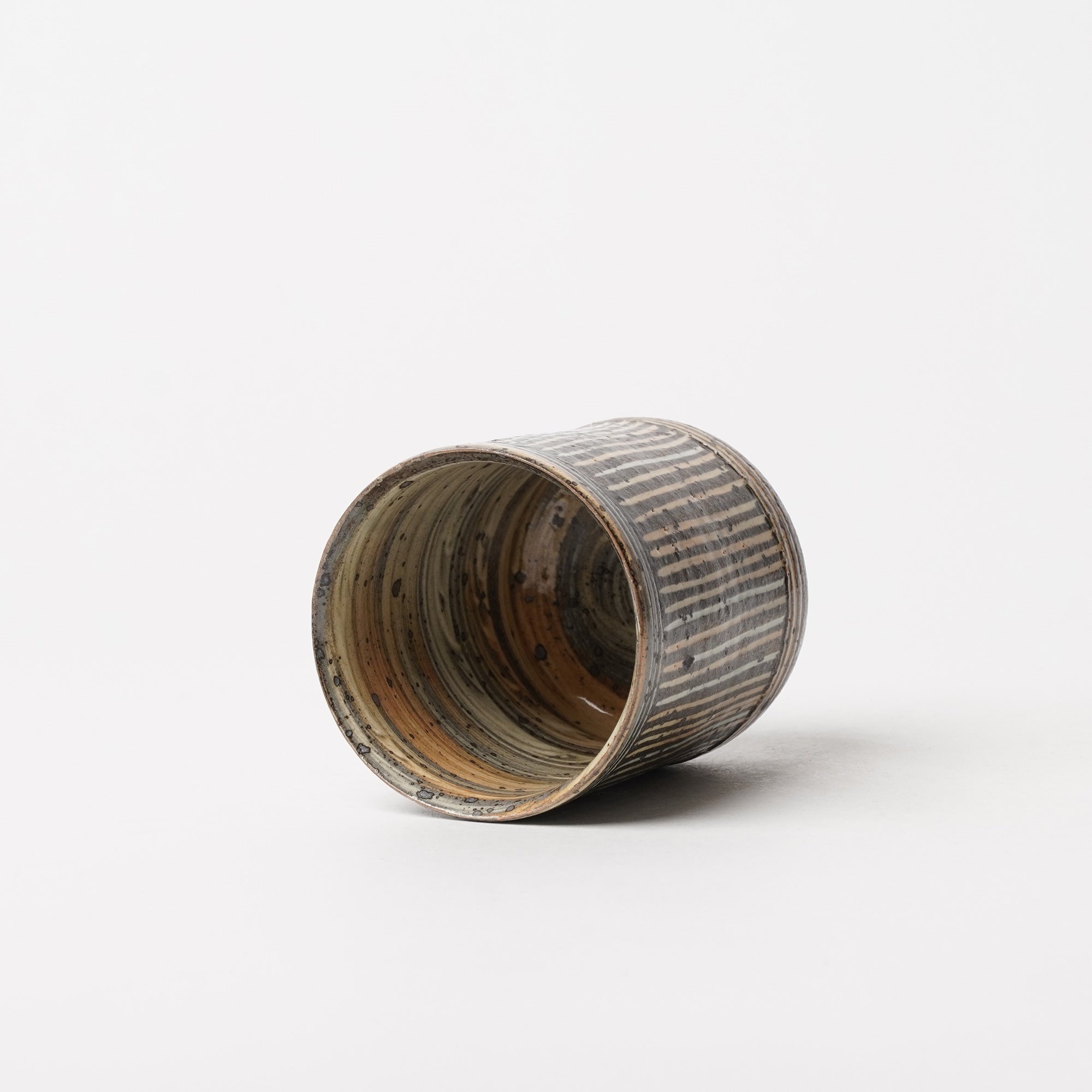 Ryutagama Taki Nakazato Yunomi Cup – Art on The Table