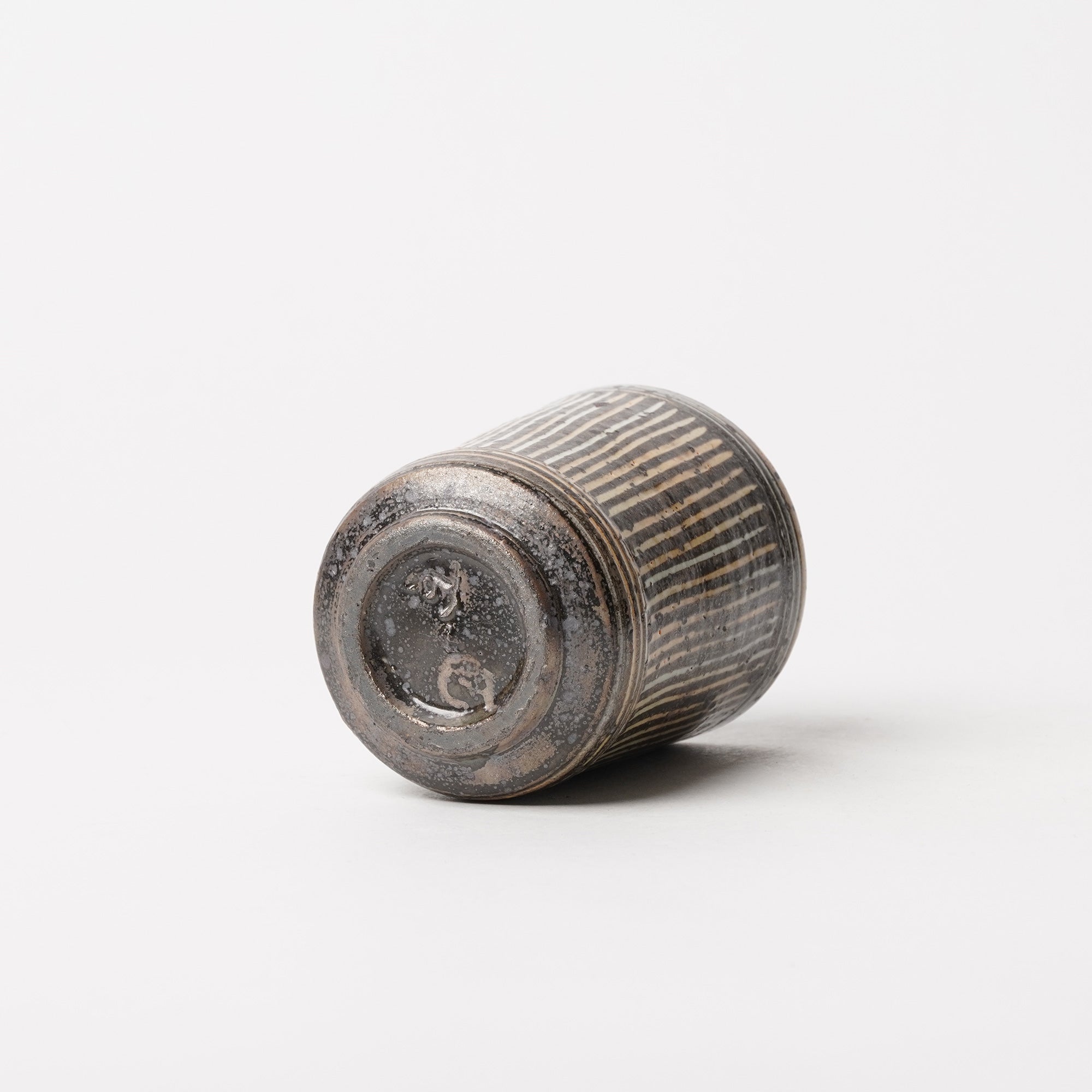 Ryutagama Taki Nakazato Yunomi Cup – Art on The Table