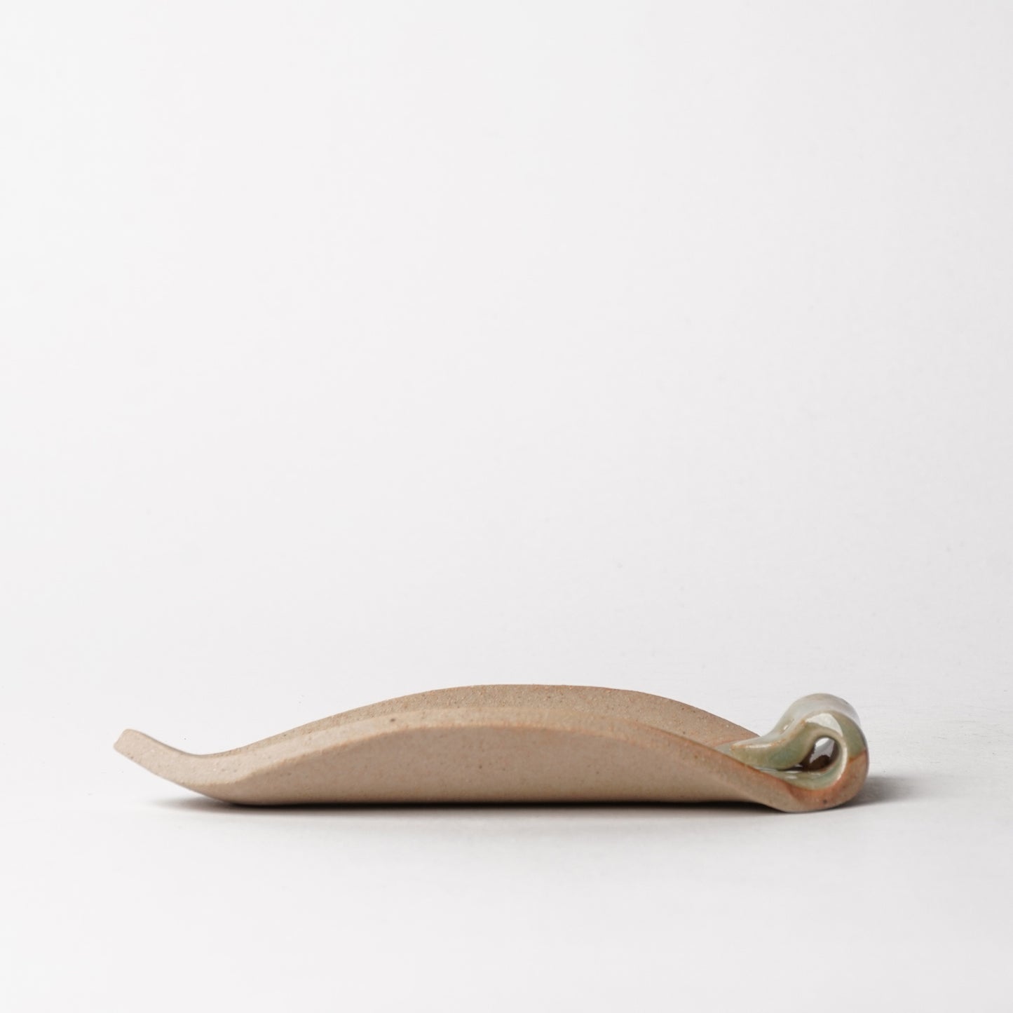 Shigarakiyaki Incense Holder Owl on a leaf