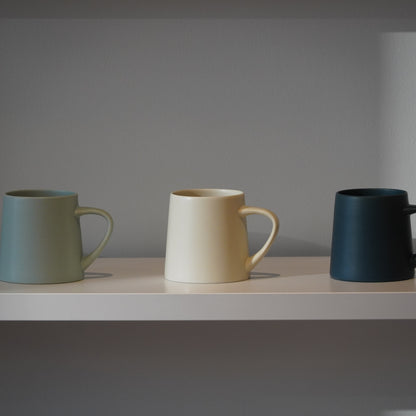 KANEAKI SAKAI POTTERY flat L mug pale blue