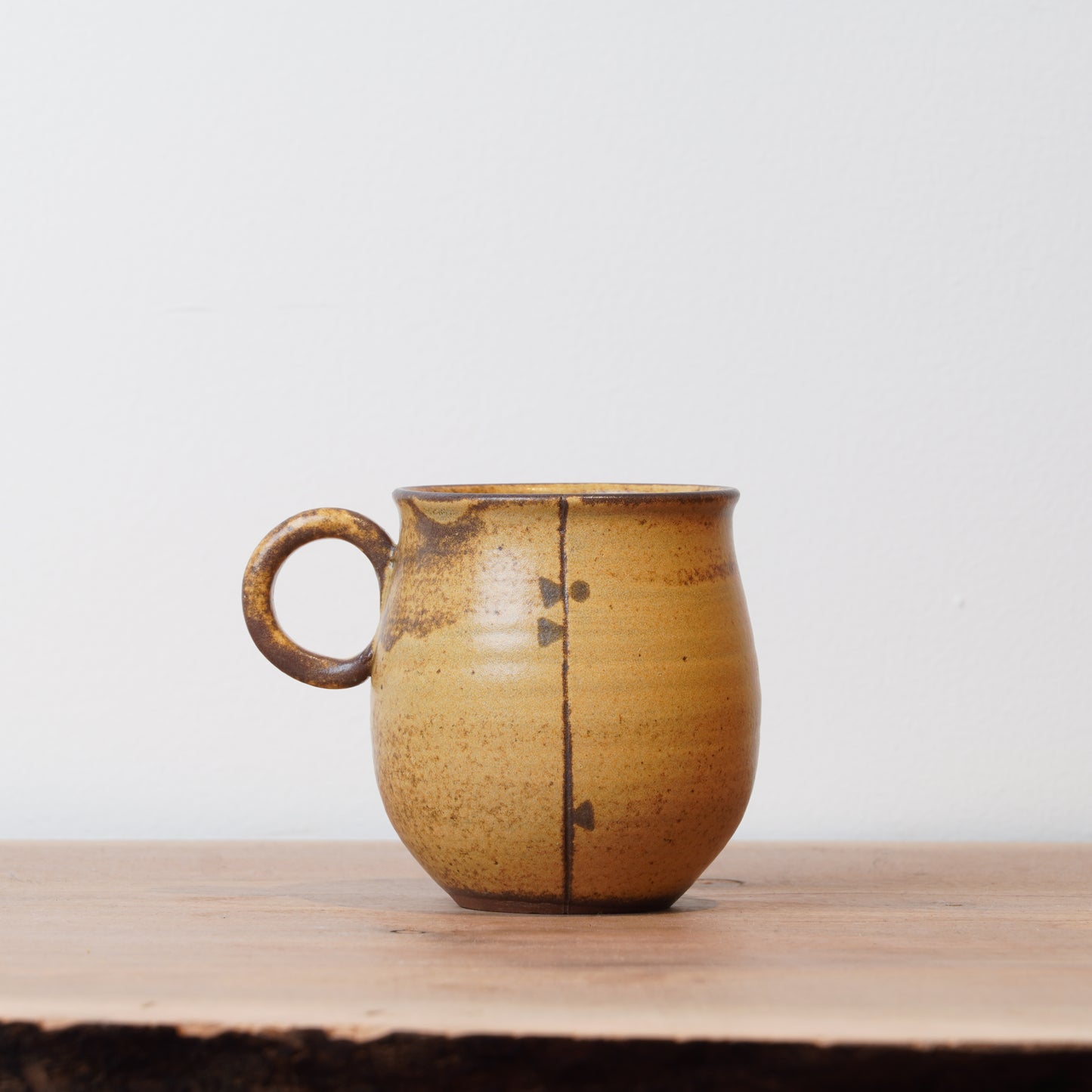 Toshinobu Araya Ryukakugama Round Mug