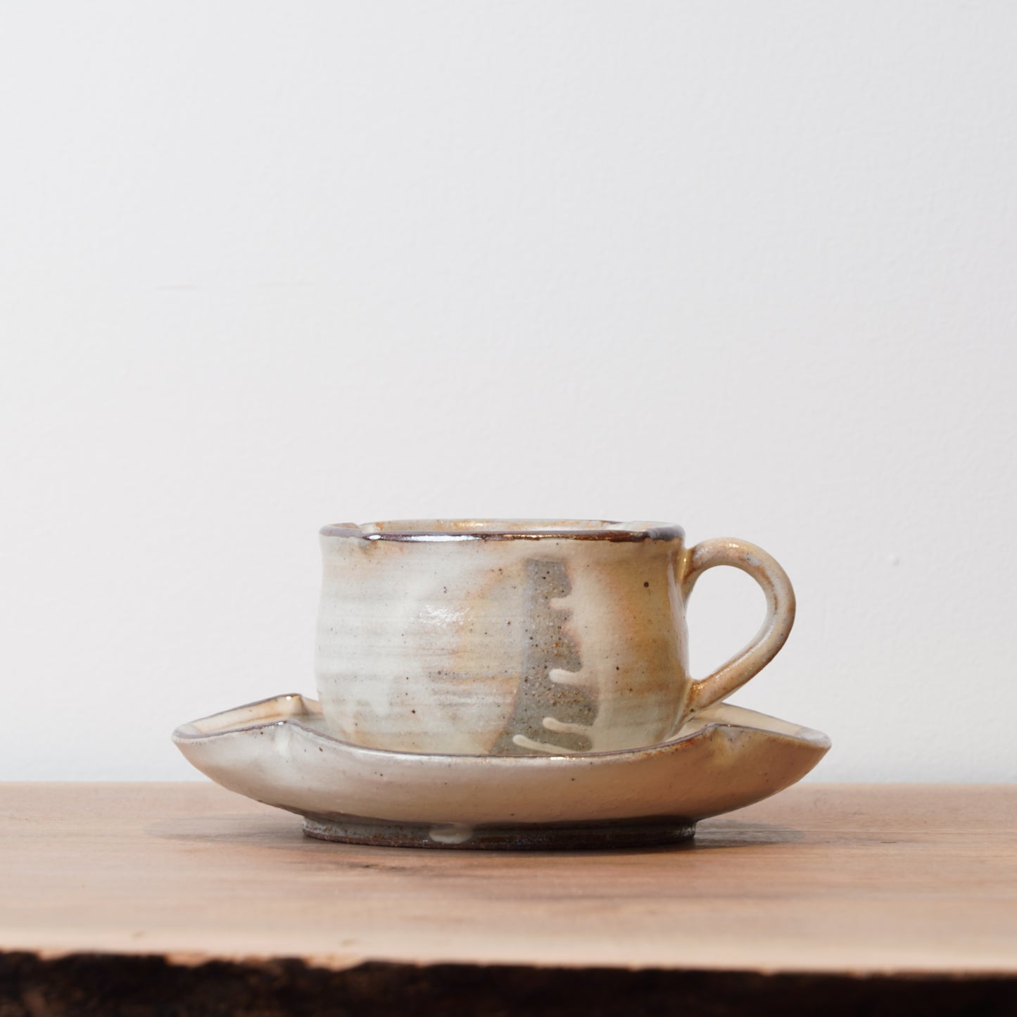 Toshinobu Araya Ryukakugama Cup and Saucer (Mug)