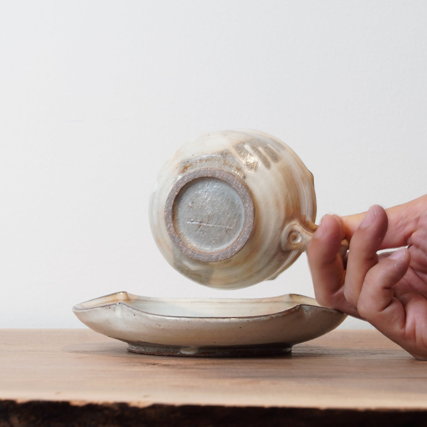 Toshinobu Araya Ryukakugama Cup and Saucer (Mug)