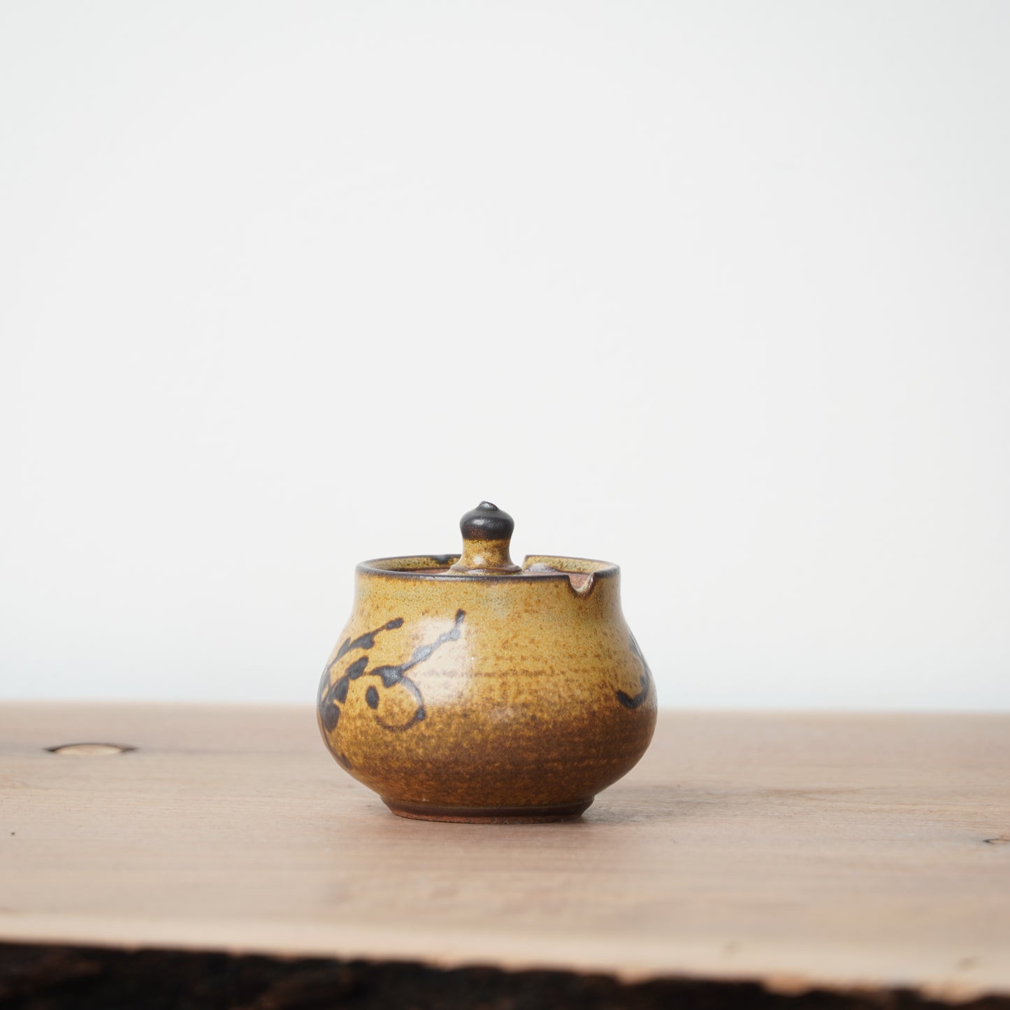 Toshinobu Araya Ryukakugama Irabo Mini Futamono Container
