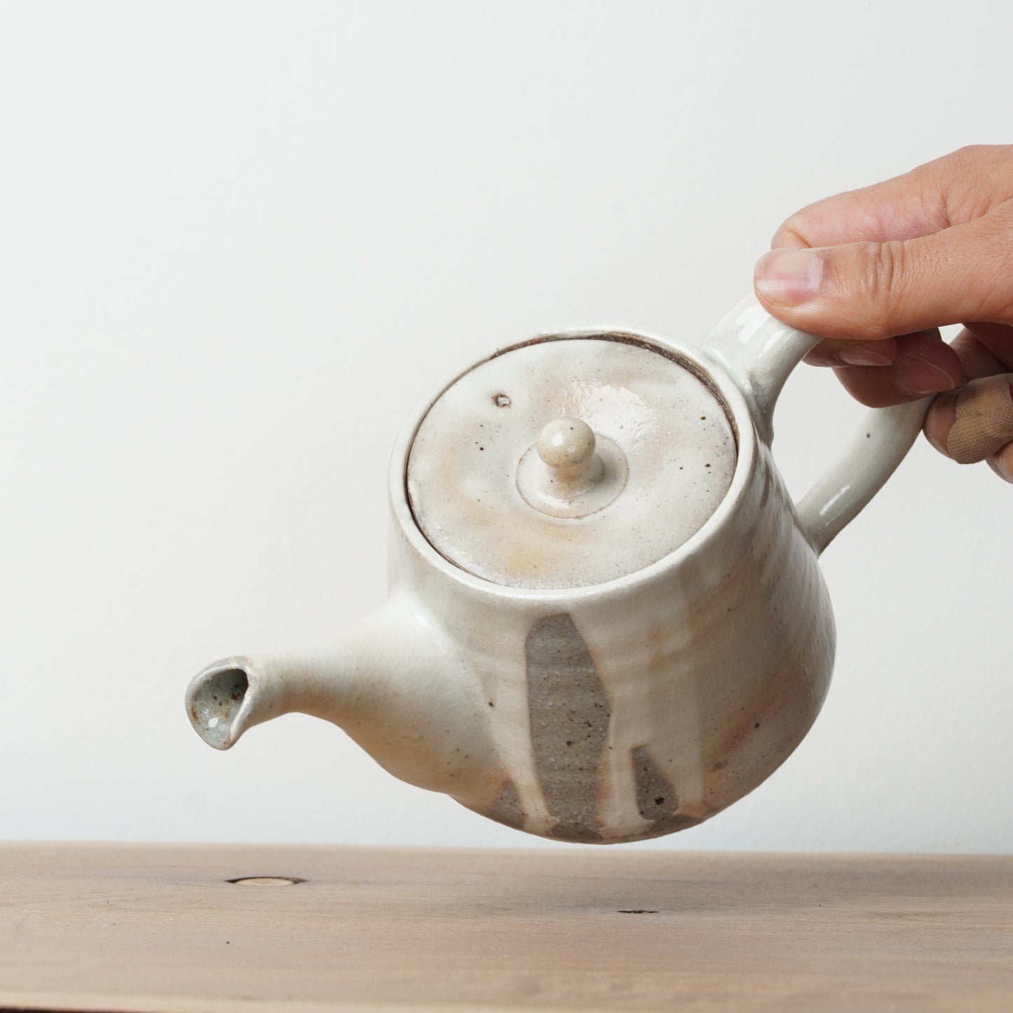 Toshinobu Araya Ryukakugama Kohiki Tea Pot