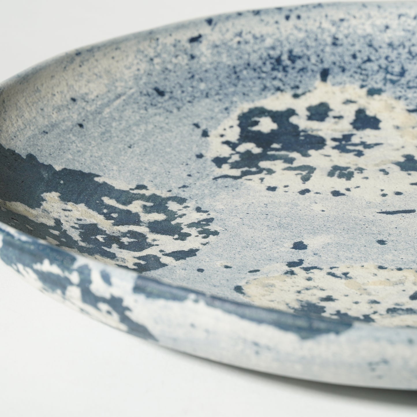 Nobuko Konno Large Round Plate Spot Blue